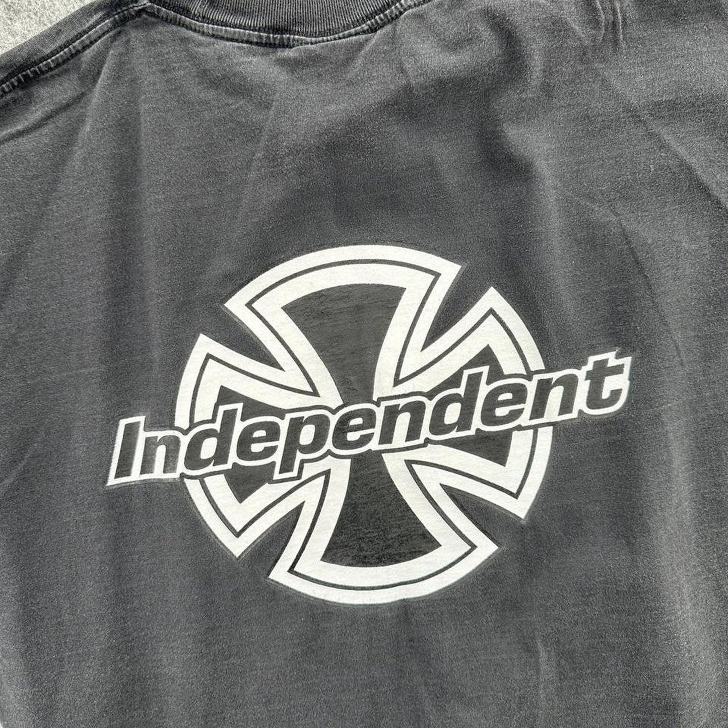 Y2k independent skateboards t shirt with