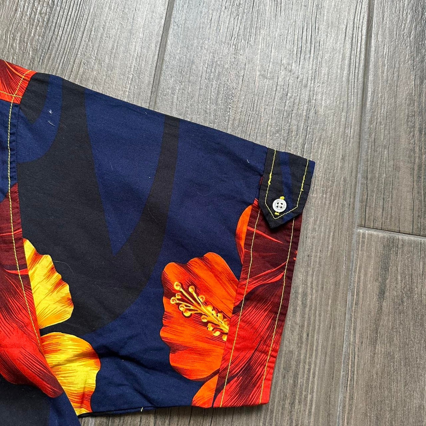 Quiksilver hibiscus hawaiian aloha shirt