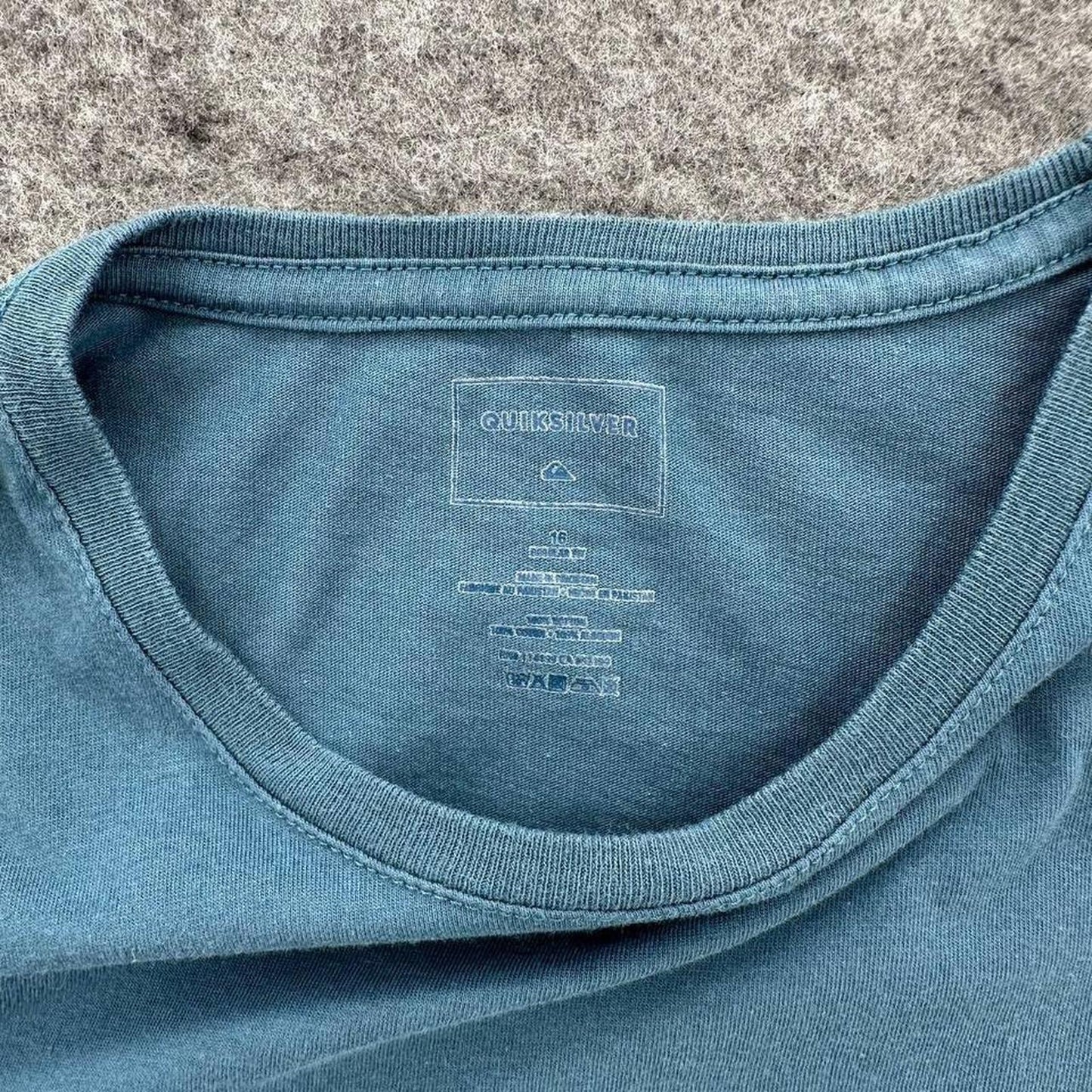 Quiksilver blue t shirt with palm
