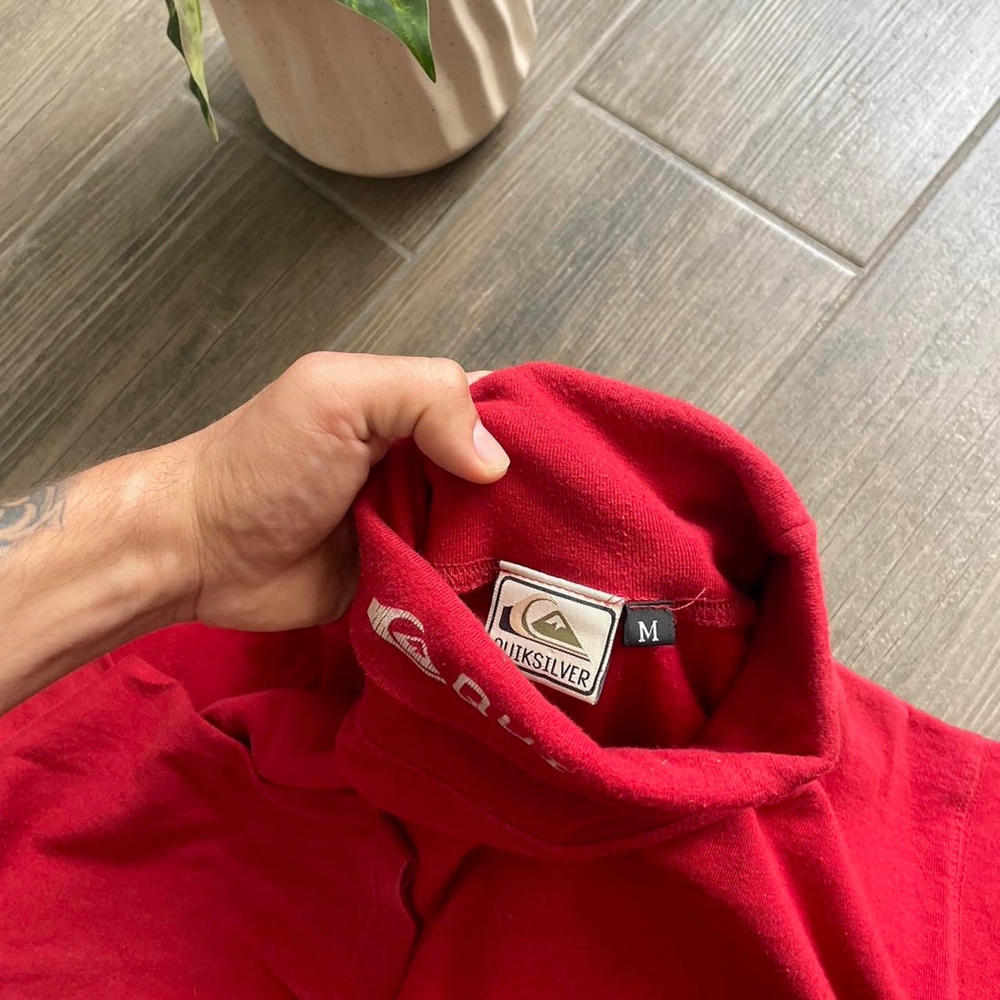 Quiksilver red golf y2k surf baggy tee